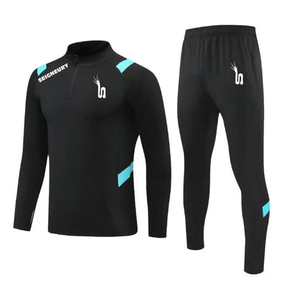 Combinaison Jogging Unisexe SEIGNEURY – 4 Saisons – Entraînement Tout Type (Logo Gamme Or S Cabré)